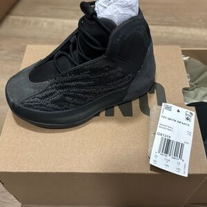 Yeezy QNTM infants size 8